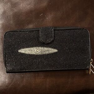 Chic Black Textured Wallet Sting Ray leather EUC